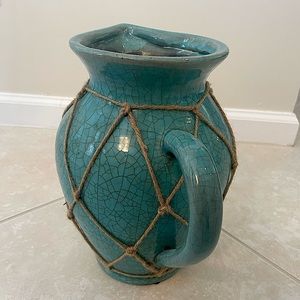 Ceramic pot. Turquoise color.